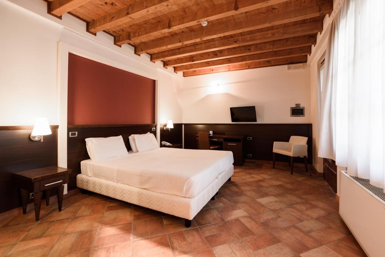 Country Hotel Castelbarco Vaprio dʼAdda Extérieur photo